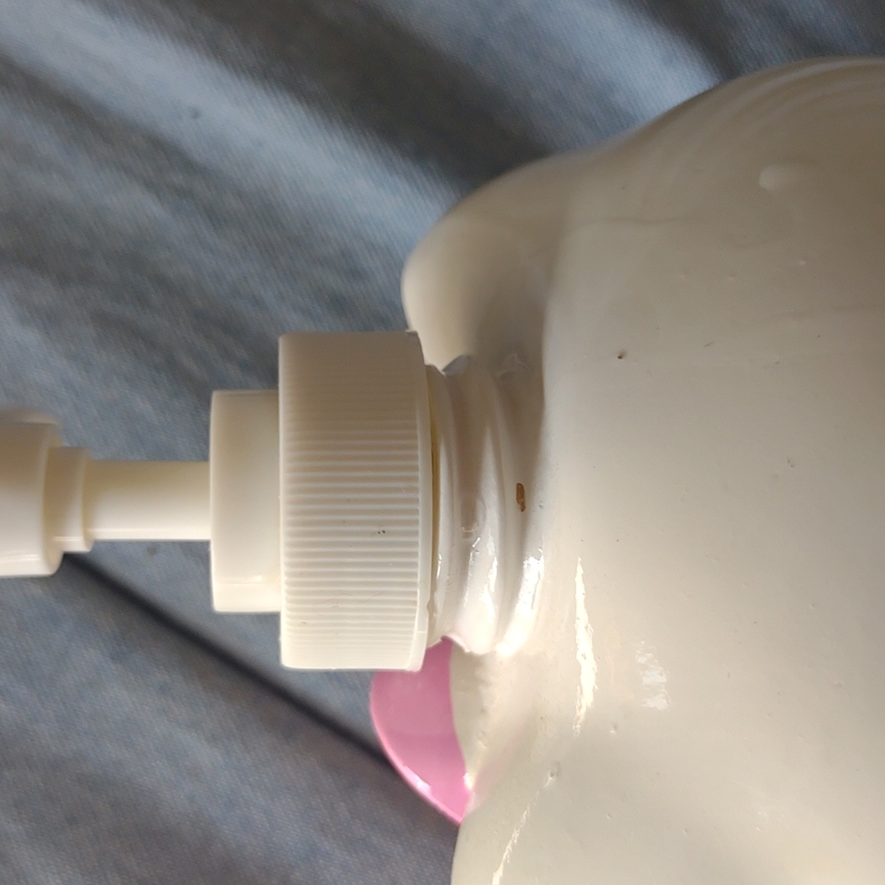 Sanrio Hello Kitty Soap Dispenser! - Picture 9 of 9